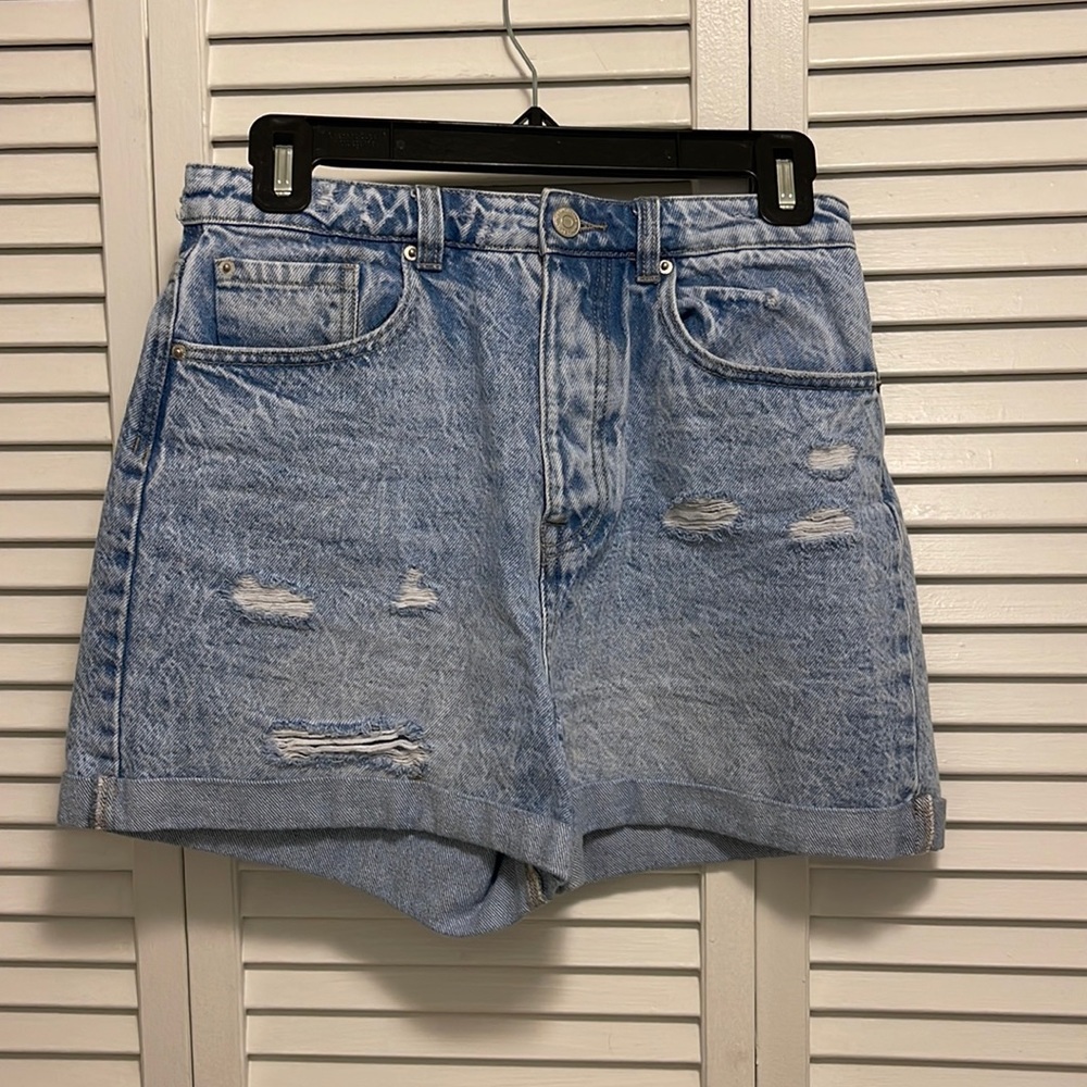 Stradivarius short size 4
